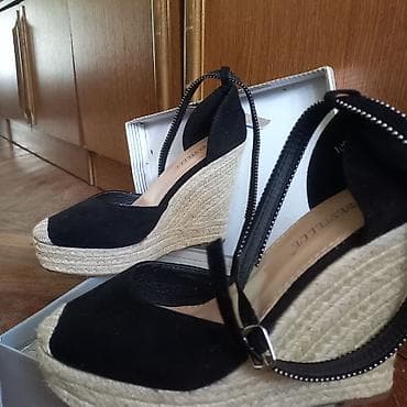 tommy hilfiger d: RASPRODAJA! Crne sandale na platformu ✨ Broj: 38 Gazište: 24 cm 🌟 — 2