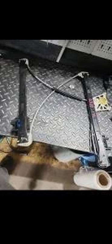 AUDI Q7 4M 4 PREDNJI LEVI PODIZAC 4M0837461A | Audi q7 q5 q3 q2 A1