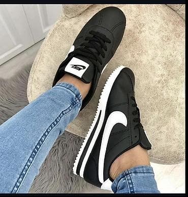 ugg gumene: Nike Cortez patike – crno‑bele - Klasičan Cortez dizajn sa — 1