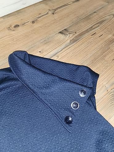 Pončo: Teksilni pončo/ogrtach u tamnoplavoj boji - Model: asimetrični pončo — 2