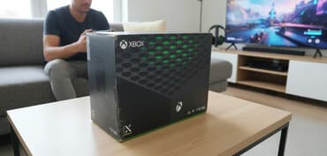 Xbox Series X konzola – 1 TB SSD uz konzolu idu i dve igrice - — 1
