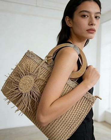 elegantne zlatne torbice: 👜 Elegantna pletena torba sa drvenim ručkama Moderna pletena torba sa — 1