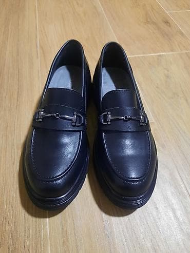 cipele sa vazdusnim djonom: Ženske mokasine – crne - Klasičan mokasin model sa metalnom kopčom u — 1