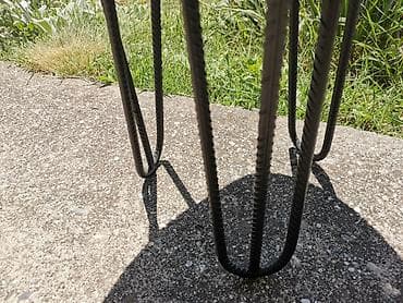 kauc na prodaju: Stočić unikatni vintage 34*34 cm visina 44 cm debljina drveta 4,5 — 2