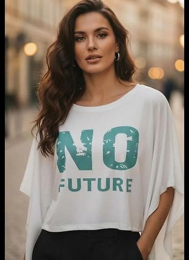 Ženska oversized majica kratkog kroja (crop) sa printom “NO FUTURE”