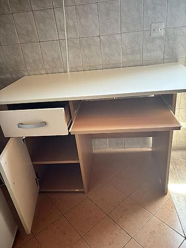 Radni/računarski sto sa fiokom, ormarićem i izvlačnom policom za