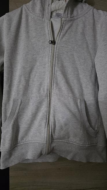 Siva dukserica sa rajsferšlusom i kapuljačom - Boja: svetlosiva