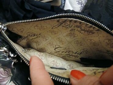 Torbe: Torba za rame, Guess, Materijal: Lakovana koža — 2