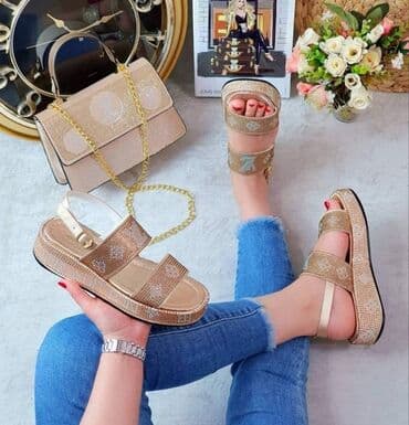 fratelli babb sandale: 36-40
3600
Rezervacije u toku — 1