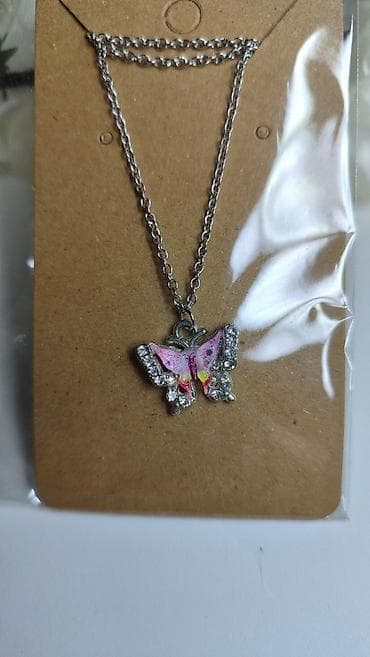 patike role: Ogrlica sa priveškom leptira - Materijal: metalna lančana ogrlica u — 3