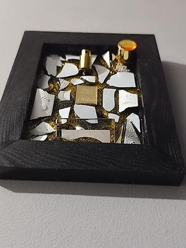 ormar po meri: U ponudi ram sa uramljenom flasicomparfema Kilian Woman in Gold — 4