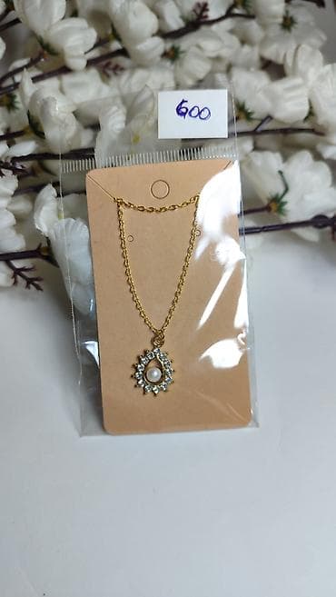 Ogrlica sa privjeskom u obliku suze - Boja metala: zlatna - Lančić