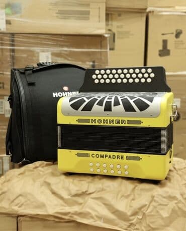 orphan the first kill sa prevodom: Hohner Compadre harmonika, dostupna u raznim bojama, uključujući — 6
