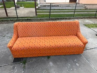 Trosed na razvlačenje sa kutijom za odlaganje i tepih 8000din -