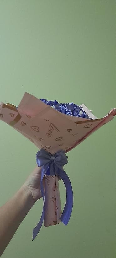 Food products: Ručni buket od satenskih ruža – ljubičaste/indigo nijanse - — 1