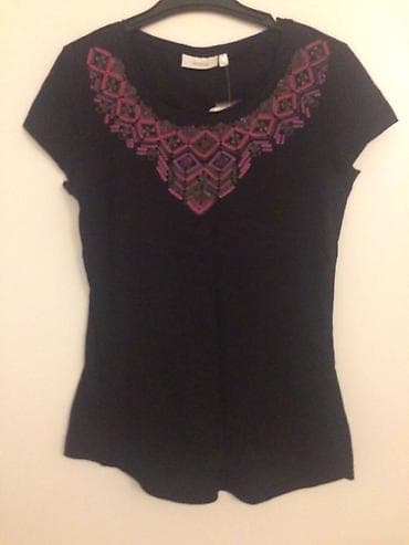 Bluza sa perlicama - NOVO
Crna bluza sa perlicama
Nova sa etiketom