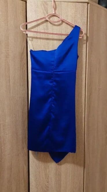 odeća: Elegantna haljina u kraljevsko plavoj boji. Velicina S, EU (36) — 10