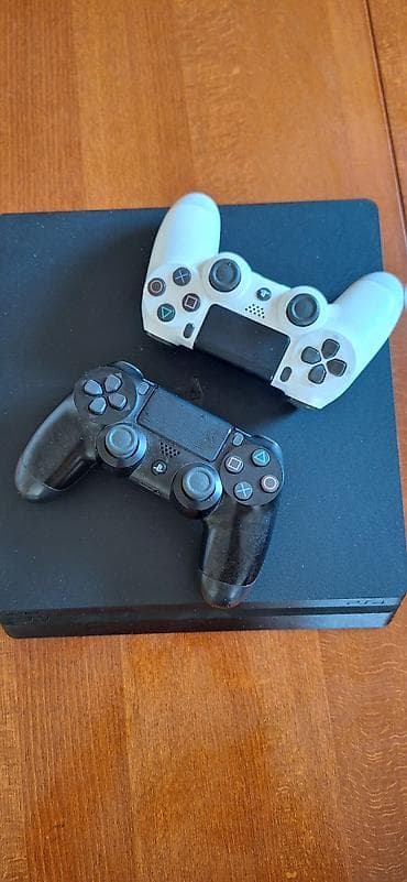 playstation 5: Sony PS4 1TB i dva dzojstika — 2