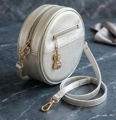 Okrugla ženska torbica preko ramena – srebrna - Elegantna, kompaktna