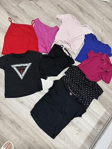 haljina sa resicama: Paket ženskih majica i topova – razni krojevi i boje Sadržaj: - — 1
