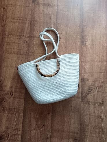 nike patike crno bele: Ženska tote torba od pletiva (štrikovana/pletena tekstura) u beloj — 1