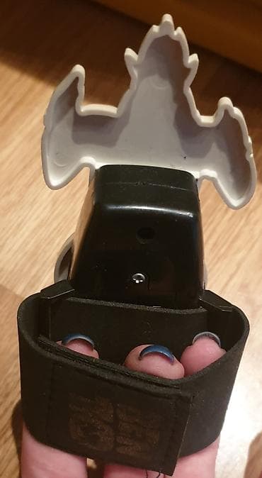 bermude sa dzepovima: BEN 10 kao sat narukvica poput omnitrix koje se nose oko ruke. Vatreni — 3