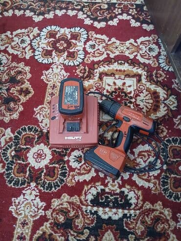 Cordless Power Tools: Hilti akumulatorska bušilica sa dve baterije i punjačem. Bušilica je — 3