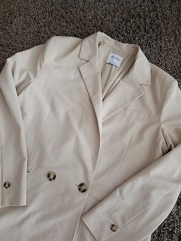 bershka odeca: Ženski blejzer Bershka – bež - Model: dvoredni s dugmadima u — 3