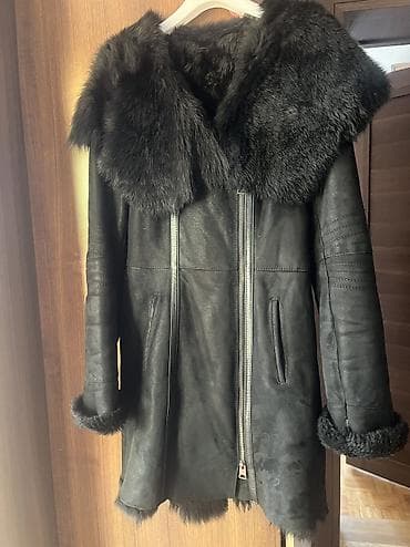 ugg crne: Monton kožni ocuvan 
Odgovara od S so L vel 
Prirodno krzno 
7000 — 3