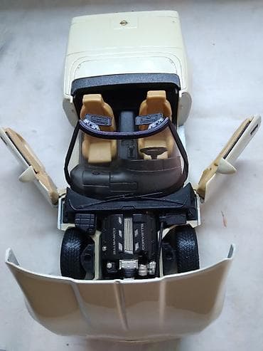 igrice za decake: Maisto Chevrolet Corvette Cabrio C4 1/18 beli,kao nov — 5