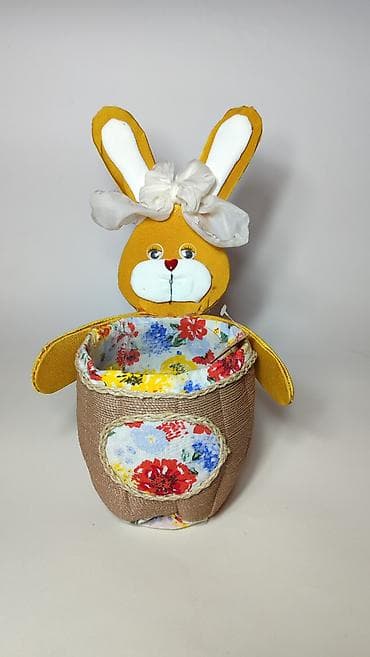 ormaric za lavabo: Ručno rađena korpica u obliku zeke - Dekorativna korpica sa figurom — 2