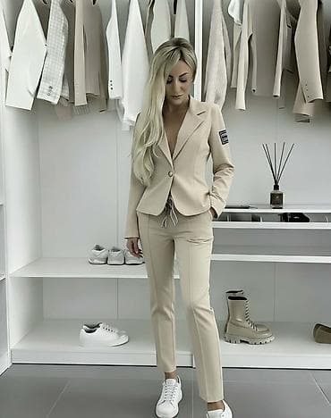 jacquemus torbe cena: Komplet
Cena 3900
Uni vel.
V33 — 6