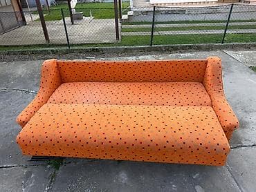 Desks and tables: Trosed na razvlačenje sa kutijom za odlaganje i tepih 8000din - — 3