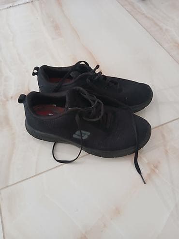 Skechers muške patike – crne, lagane i prozračne - Model sa mrežastim