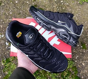 trapstar komplet: Nike TN patike u crnoj boji sa sivim i belim detaljima. Model je — 3
