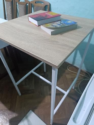 Visoki sto sa metalnim ramom - Radna ploča: univer u dezenu svetlog