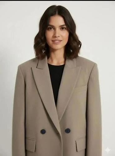 Ženski oversize sako u bež/tape nijansi. - Kroj: duži, ravna linija