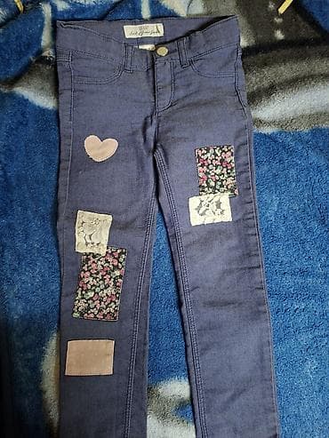 Dečije teksas pantalone sa aplikacijama - Model: uske/skinny