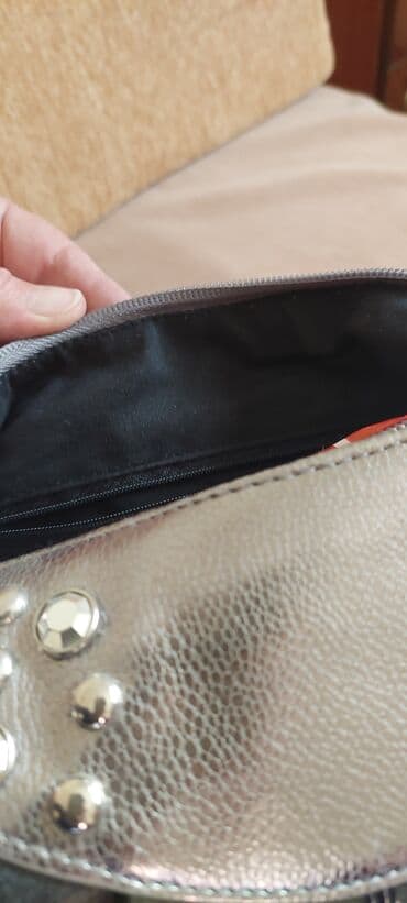 Donji delovi trenerke: Elegantna torbica — 5