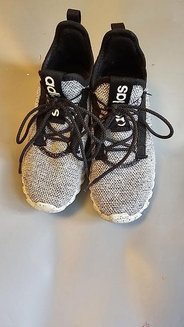 kickers obuca u beogradu: Adidas patike za dečaka kupljene u Americi. Jedina mana što je pukla — 3