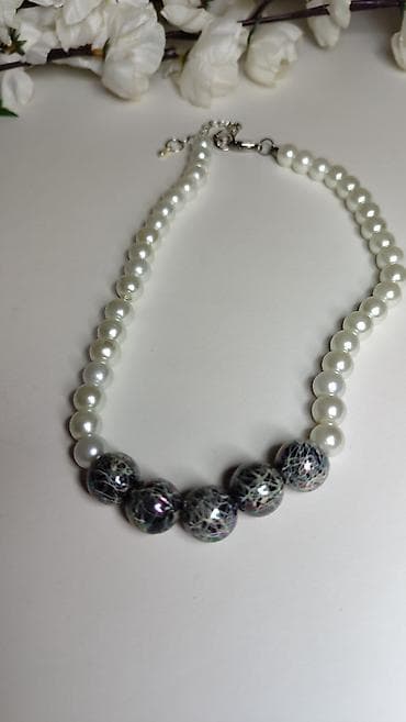 Ogrlica sa perlama i dekorativnim kuglicama - Klasična ogrlica od