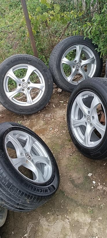 pumpe za dušeke: 4 Alu felne  sa letnjim gumama 18 coli 5x120 mm  promer rupa ET 43 8J — 4