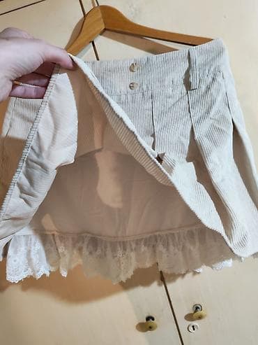 suknja m: Bež suknja sa faltama i čipkastim rubom - Materijal: somot (sitne — 2