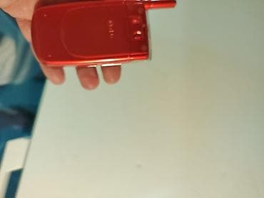 polovni ajfon telefoni cene: LG preklopni mobilni telefon (crveno‑srebrni), sa spoljnim ekranom i — 4