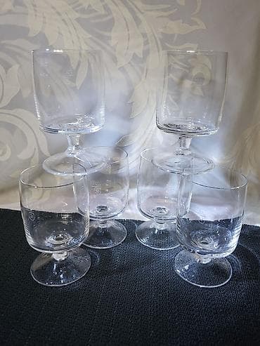 čaše za vodu metalac: Case za vino iz 80ih. Case ( kafanske) za vino,perketne,sve na njima — 1