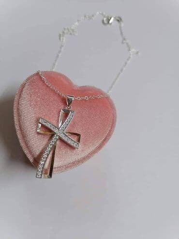 spavacice sa ogrtačem: Pendant necklace — 1