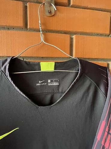 prsluk 8: Men's T-shirt Nike, bоја - Crna — 2