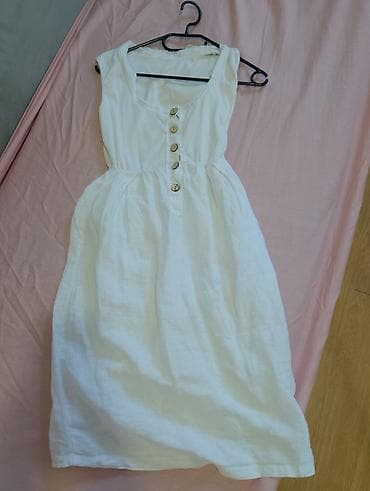 Bela letnja haljina na tregere bez rukava, midi dužine. Napred se na lalafo.rs Bela letnja haljina na tregere bez rukava, midi dužine. Napred se