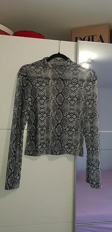 zara farmerke snizenje: Bershka ženska majica sa dugim rukavima, print zmijske kože. - Brend — 2