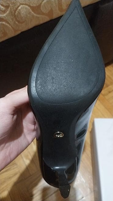 kamel salonke: Ženske salonke Zara 38br. – crne lakovane Nošene samo jednom, cena — 2